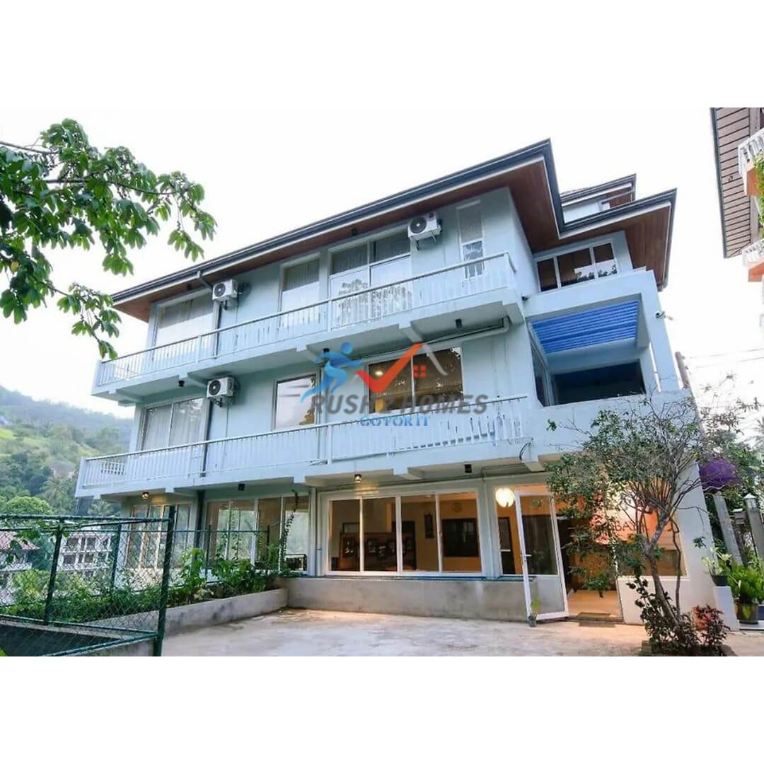 Hotel and 4BR house are on the same 32.45 perch property. 5 minutes drive to the Kandy City Centre