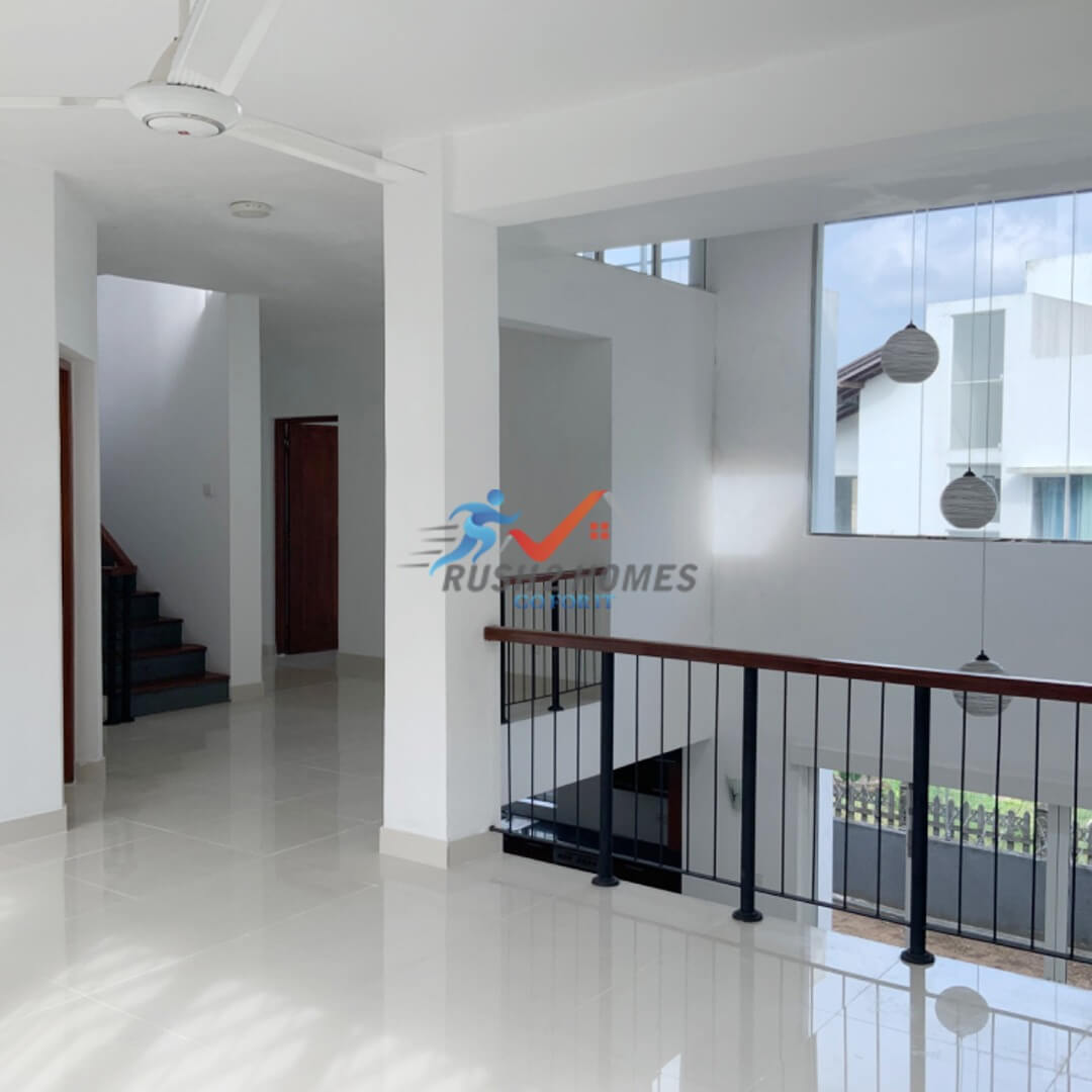 03 Storey House for Sale in Boralesgamuwa